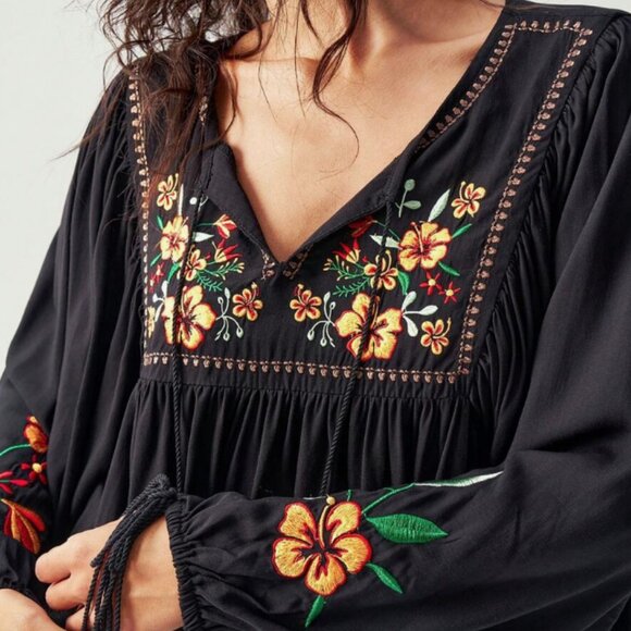 BOUTIQUE VISCOSE EMBROIDERED TASSLE TIE PEASANT BLOUSE - Picture 3 of 9